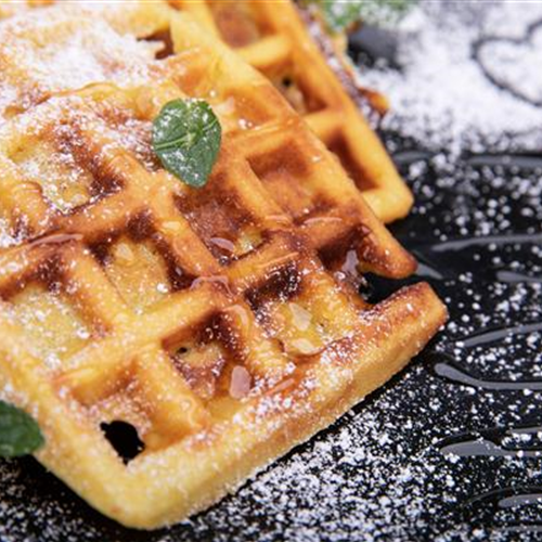 Rezept des Monats August 2024: Goldbraune Waffeln aus Maismehl